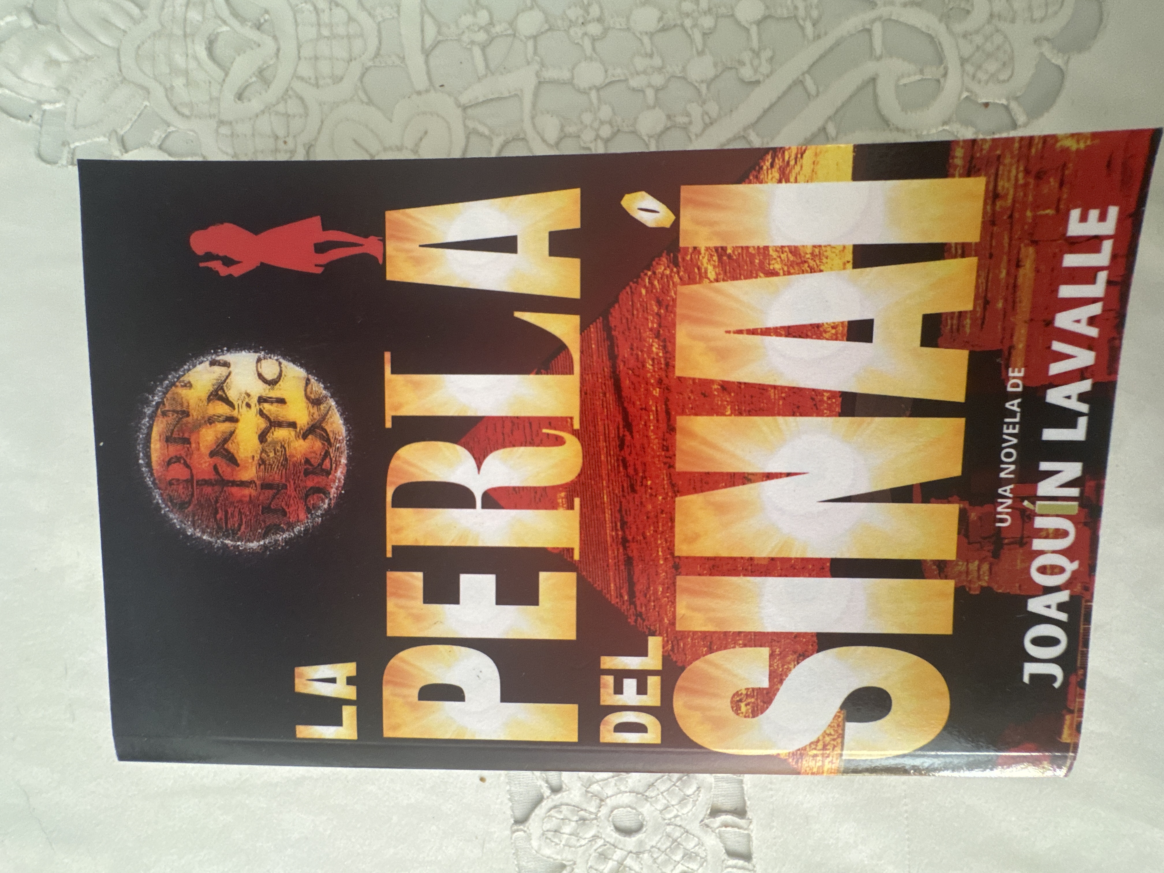 3 × 1 intercambio tres novelas policiacas de J Lavalle por un libro que ando buscando de historia de España con la portada de Alfonso el sabio