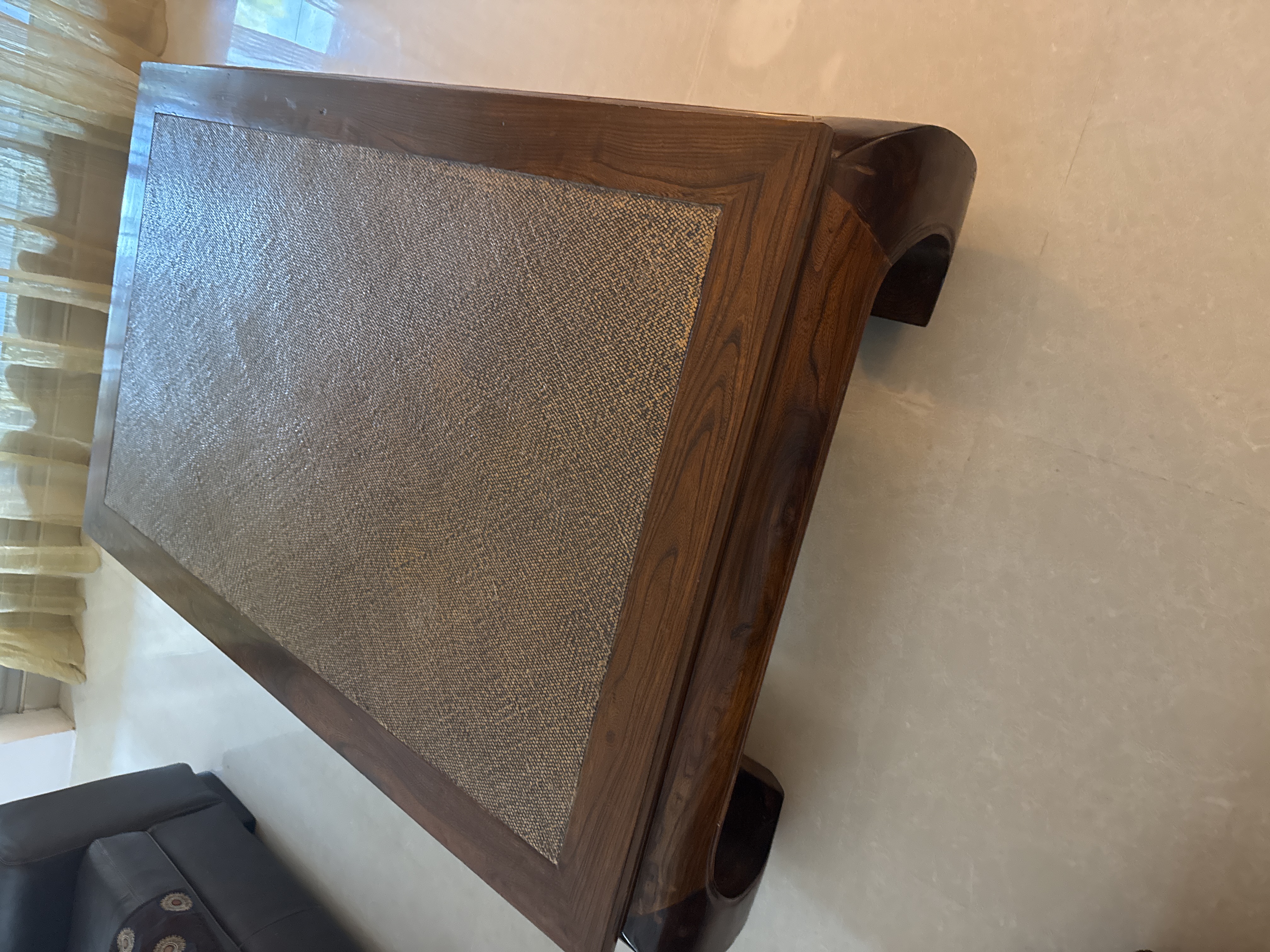 Magnífica mesa de madera, noble de importación Nepal