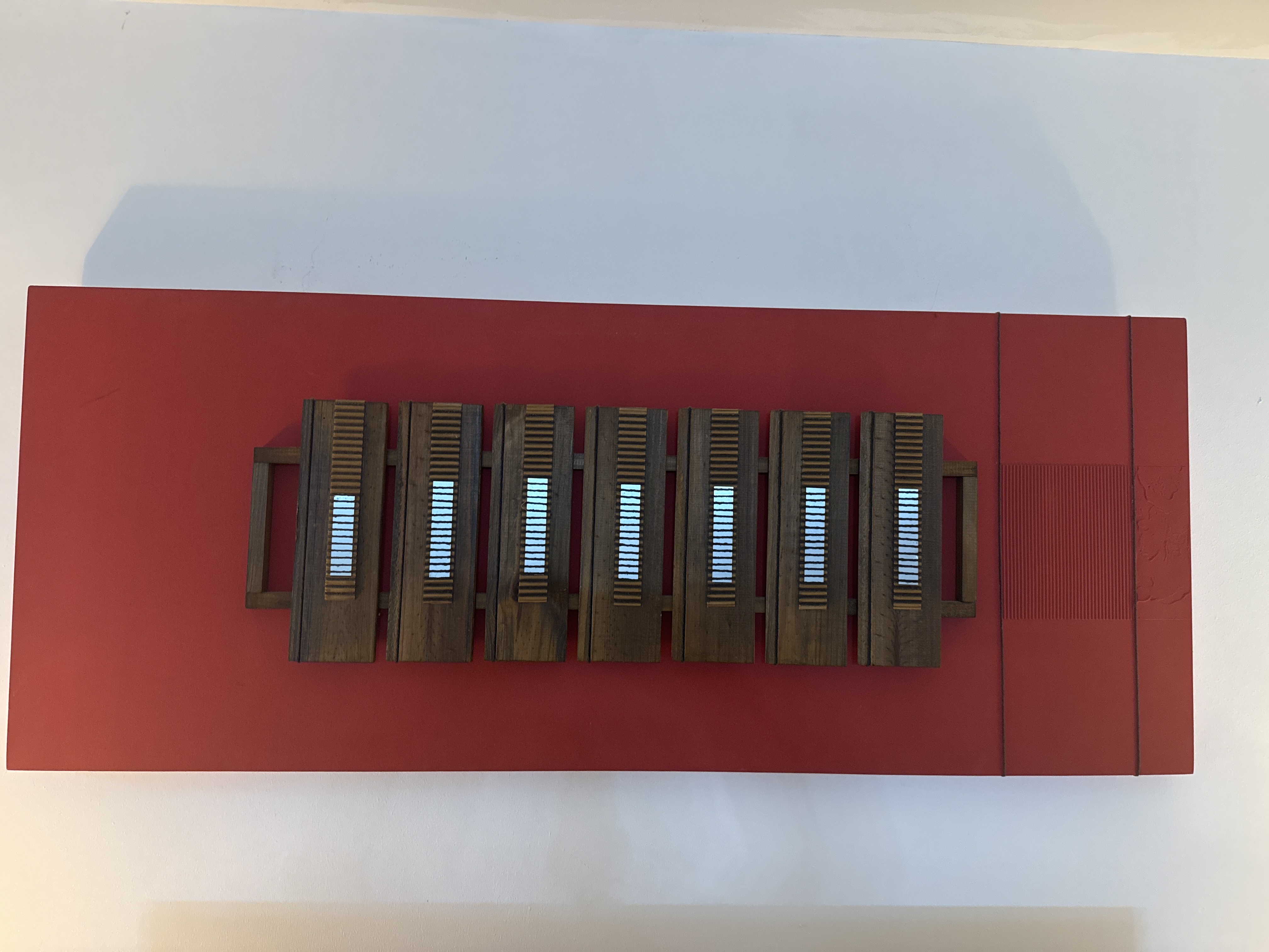 cuadro japonés, estructura combinada con madera, metal y cuerdas