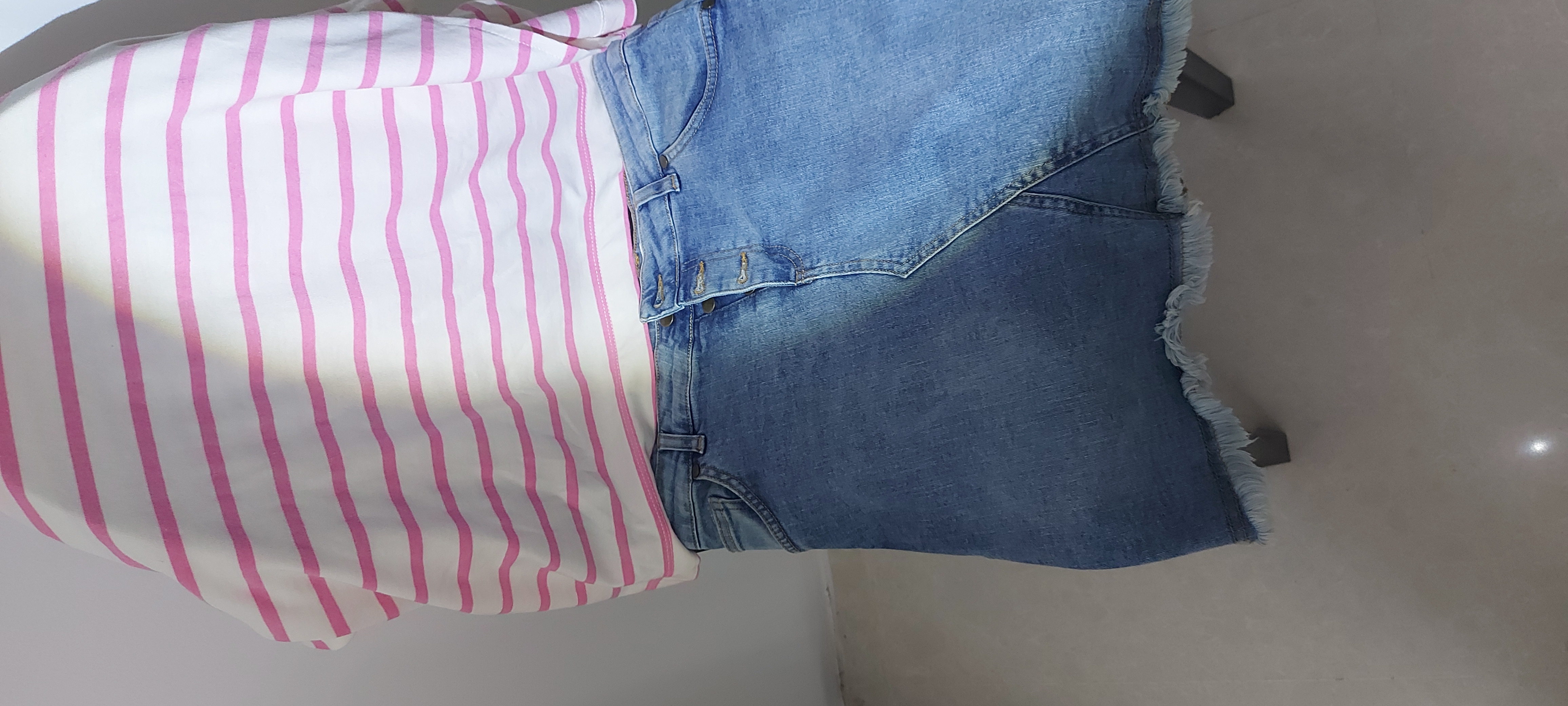 Pack de falda vaquera por encima de la rodilla, talla M. + camiseta Zara, amplia de algodón M/L