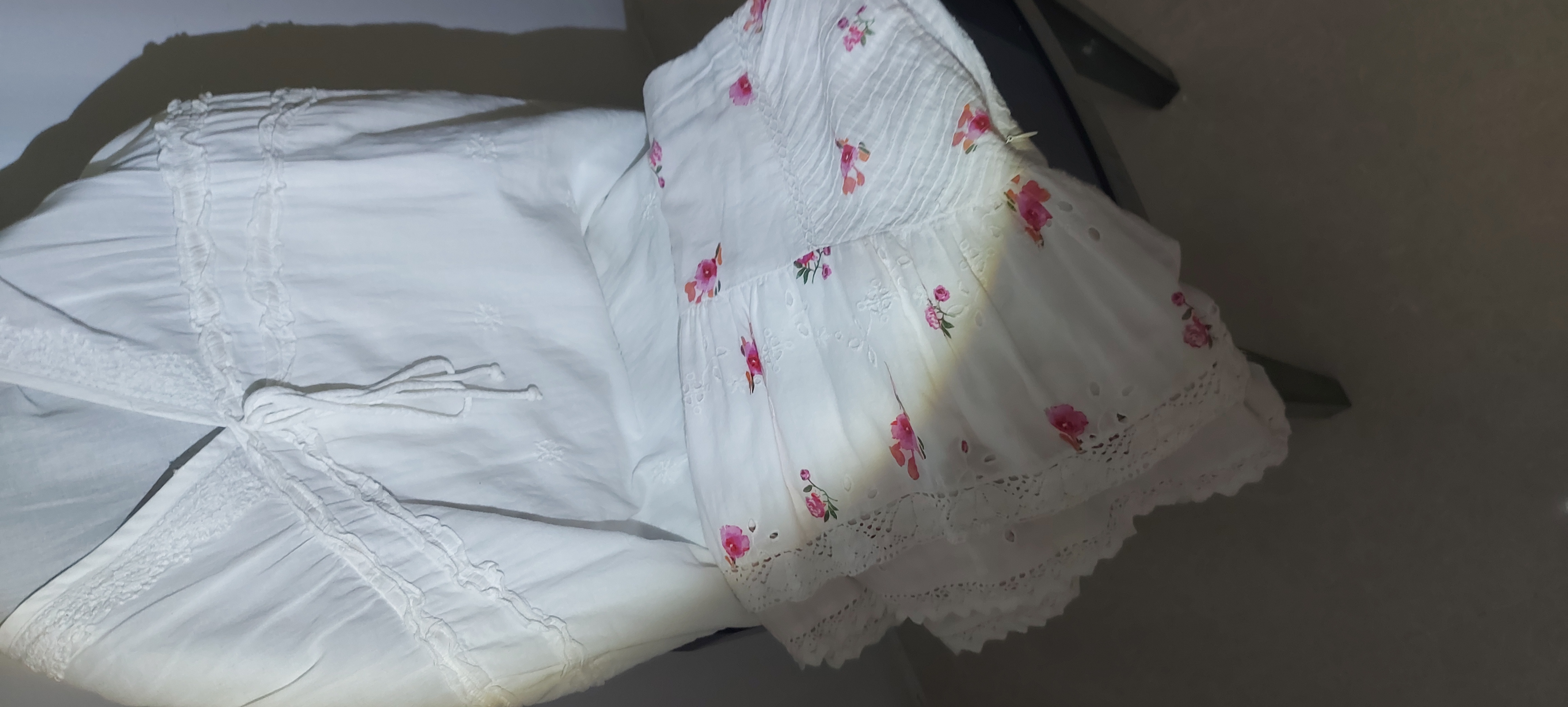 Pack vestido muy veraniego, sin mangas talla M,+ falda Zara muy cómoda por encima de la rodilla. Talla  S/M  ( aunque ponga L )