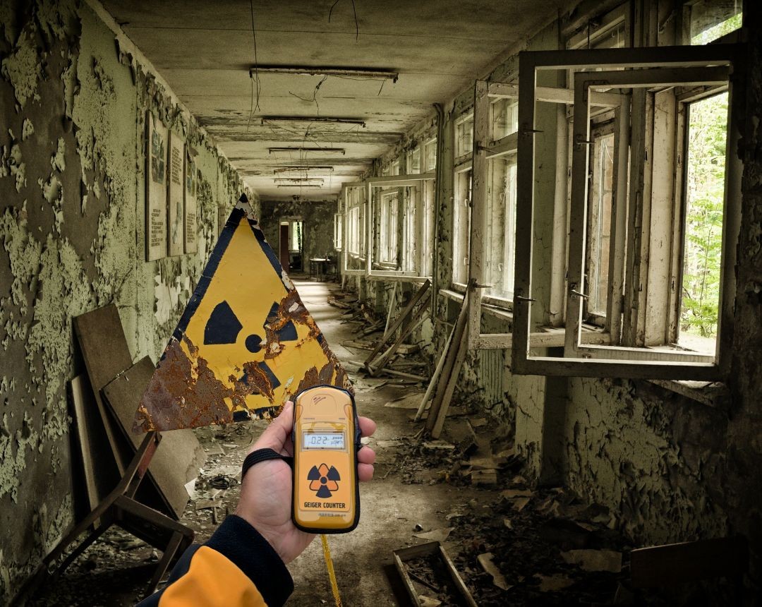 Foto de contaminación - Origen: Emisión constante de radiación desde el accidente atómico.
Consecuencia: Terreno inadecuado para cultivos, amenaza para la vida silvestre.
Situación actual: El conflicto bélico ha intensificado inquietudes sobre la gestión de desechos.