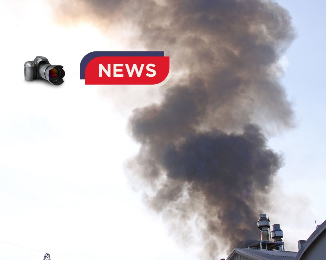 Foto de contaminación - Durante la noche del lunes, un incendio en una factoría de la firma Dow Chemical, ubicada en Freeport, Texas (EE. UU.), provocó la emisión de una cantidad superior a las dos toneladas de productos químicos tóxicos. Entre las sustancias liberadas se cuentan etileno, octeno, 2-hexeno, monóxido de carbono, octano y óxidos de nitrógeno.